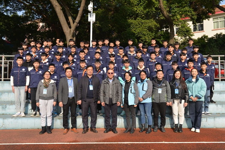 1610433736763810.jpg 企業(yè)代表、學(xué)院領(lǐng)導(dǎo)、老師與訂單班學(xué)生合影留念.jpg